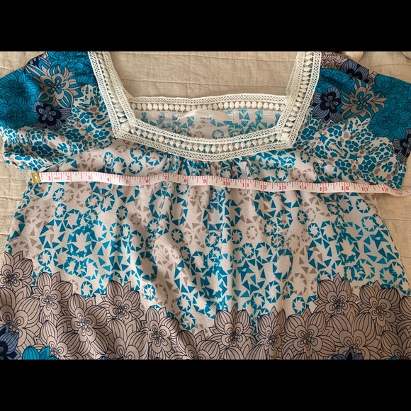 ✨3 for $25✨ Fun 2 Fun square neck top - Picture 6 of 7